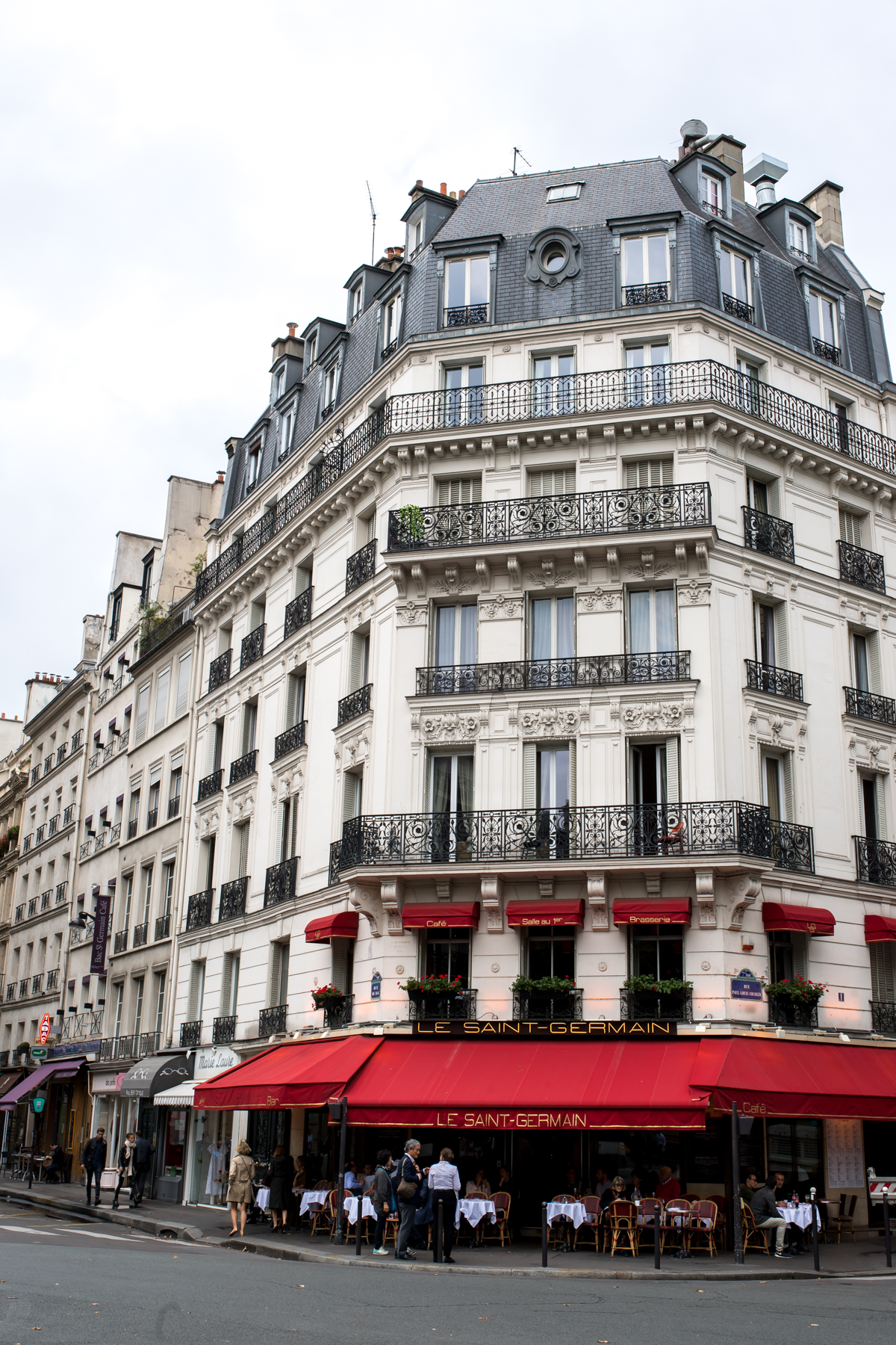 Stacie Flinner Best Paris Cafes-9.jpg