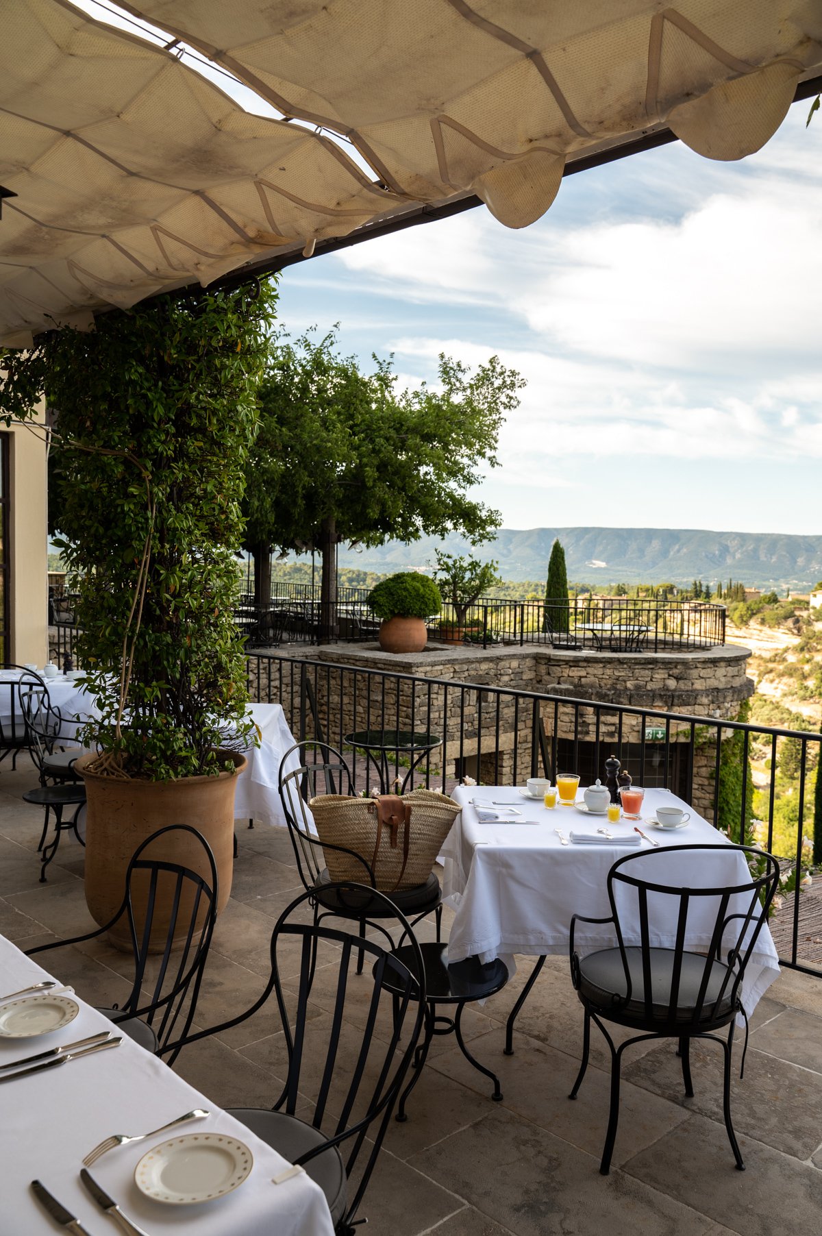 Stacie Flinner Airelles Gordes%2C La Bastide Best Hotels Provence France -52.jpg